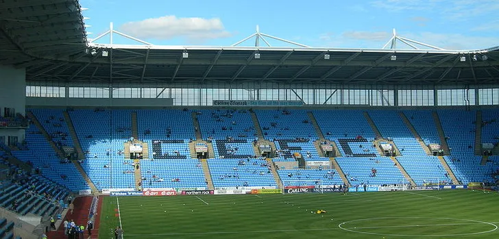 Ảnh cận cảnh các khán đài của Coventry Building Society Arena