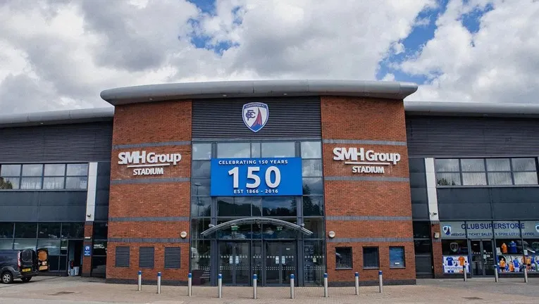 Cổng vào chính sân vận động SMH Group, sân nhà Chesterfield FC