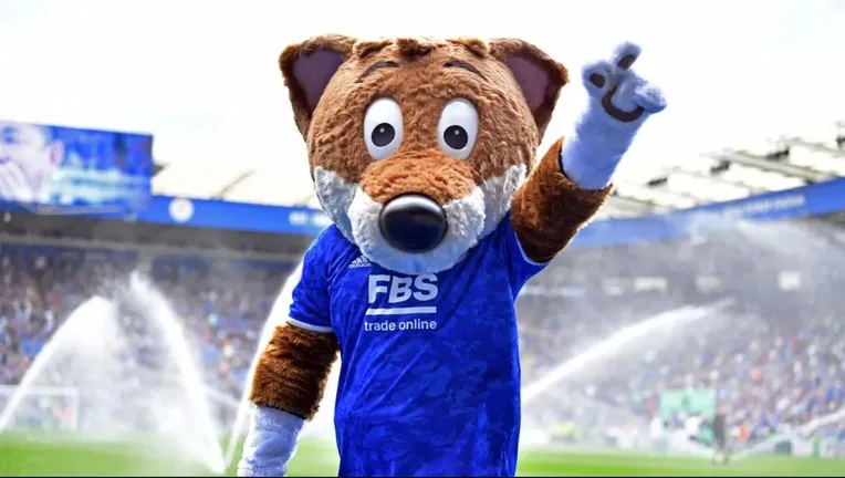Cửa hàng đồ lưu niệm Leicester City và linh vật cáo Filbert