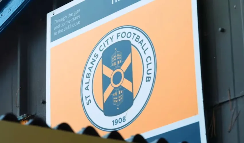Huy hiệu chính thức của câu lạc bộ bóng đá St Albans City FC