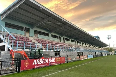 Khán đài chính hiện đại tại sân Mariners Park, quê nhà của CLB South Shields