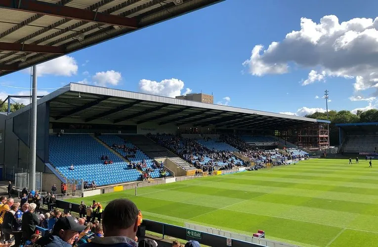 Khán đài East Stand, khán đài chính với các tiện ích hiện đại tại sân The Shay