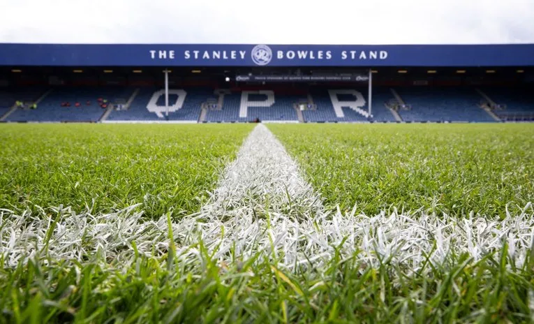 Khán đài Stanley Bowles tại sân Loftus Road, nơi cổ động viên QPR cuồng nhiệt