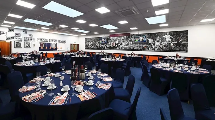 Khu vực dịch vụ VIP tại Kenilworth Road