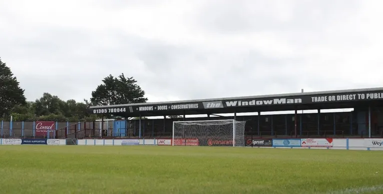 Khu vực khán đài cho CĐV đội khách (Away End) tại sân Bob Lucas Stadium