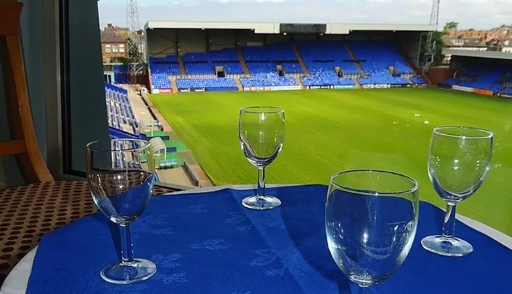 Khu vực phòng VIP và dịch vụ khách sạn sang trọng tại sân Prenton Park