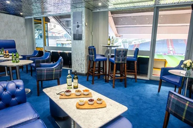 Khu vực sảnh đón khách VIP (Hospitality Lounge) tại sân vận động John Smith's