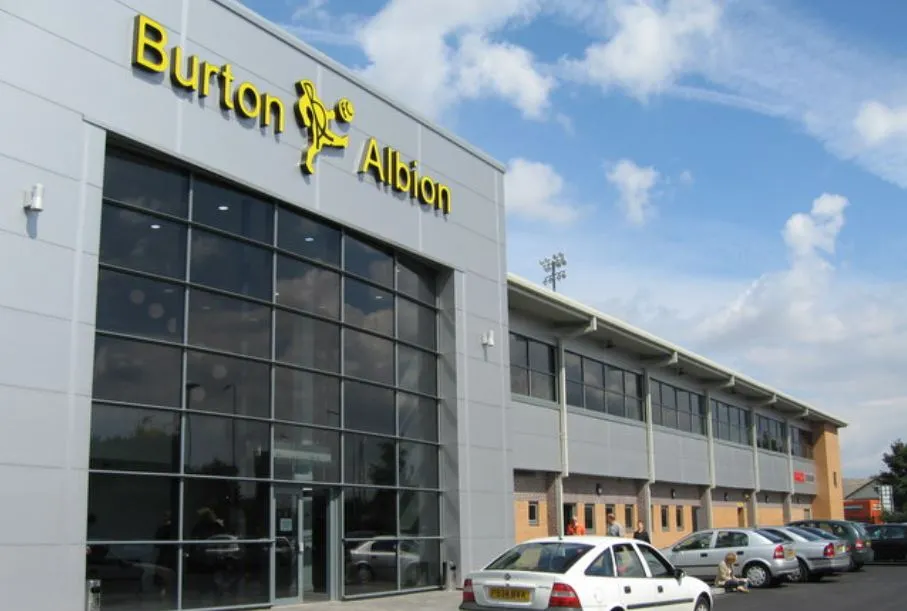 Lối vào chính Sân vận động Pirelli, Burton Albion