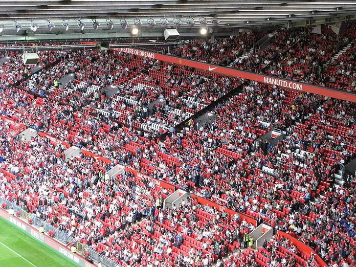 Một góc khán đài tại sân vận động Old Trafford, nơi cổ động viên Quỷ Đỏ cháy hết mình