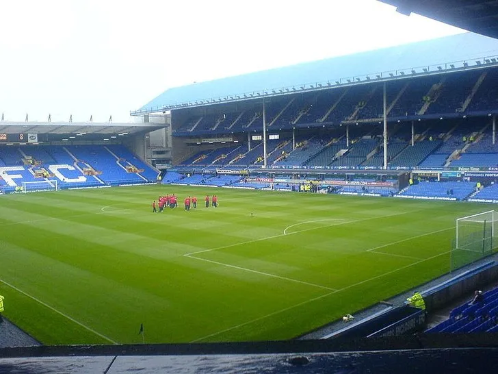Nội thất bên trong khán đài Goodison Park, nhìn từ ghế ngồi