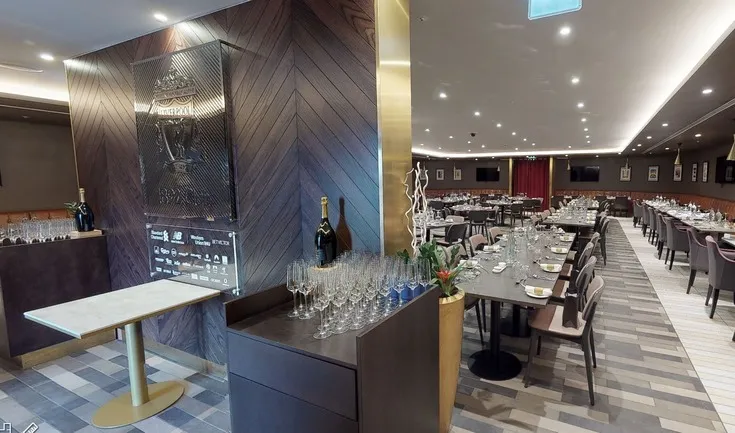 Phòng chờ 1862 Lounge tại sân Anfield, khu vực khách sạn cao cấp cho các trận đấu