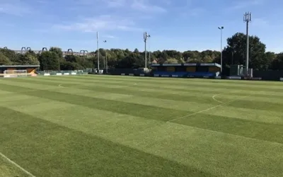 Sân bóng Cantilever Park nhìn từ trên cao, nơi diễn ra các trận đấu của Warrington Town FC