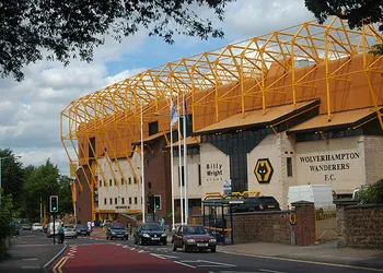 Sân Molineux, mái nhà lịch sử của Wolverhampton Wanderers