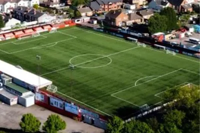 Sân The Lamb Ground nhìn từ trên cao, biểu tượng của Tamworth FC