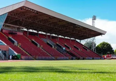Sân vận động Gateshead International toàn cảnh từ bên ngoài, biểu tượng của bóng đá hạng thấp Anh