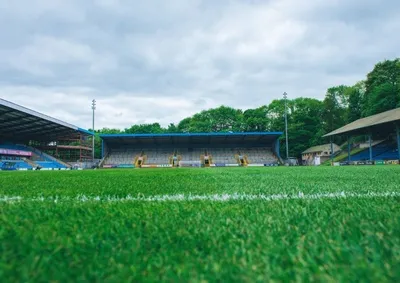 Sân vận động The Shay, sân nhà của FC Halifax Town, một biểu tượng của bóng đá hạng dưới Anh