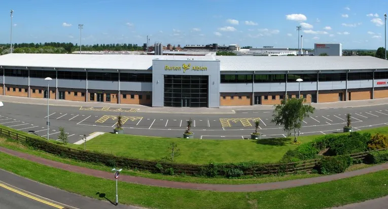 Toàn cảnh bên ngoài Sân vận động Pirelli, sân nhà của Burton Albion