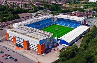Toàn cảnh sân Ewood Park từ trên cao, tổ ấm của Blackburn Rovers
