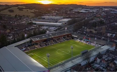 Toàn cảnh sân Kenilworth Road lịch sử