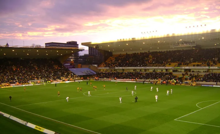 Toàn cảnh sân Molineux nhìn từ khán đài trong một ngày thi đấu
