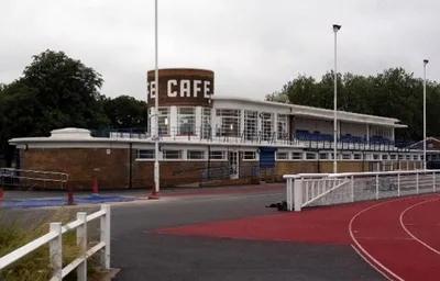 Toàn cảnh Sân Queen Elizabeth II - Biểu tượng của Enfield Town FC