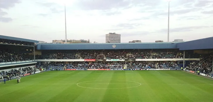 Toàn cảnh sân vận động Loftus Road, sân nhà lịch sử của Queens Park Rangers