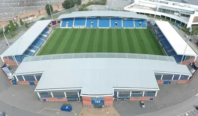 Toàn cảnh sân vận động SMH Group nhìn từ trên cao của Chesterfield FC
