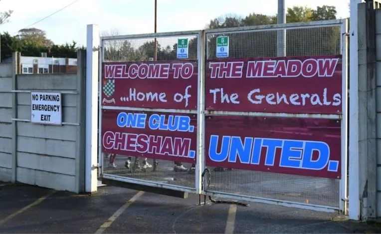 Tư liệu về lịch sử sân vận động The Meadow, sân nhà của Chesham United, gắn liền với nhiều kỷ niệm thăng trầm